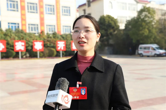 邓秀宜.jpg